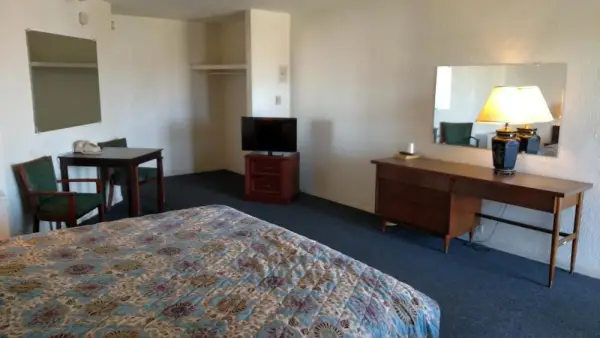 Essex House Motel 6